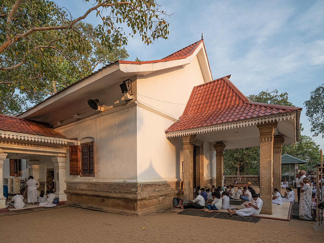 Ruwanwelisaya near Sri Maha Bodhi — pilgrims at Jaya Sri Maha Bodhi, Anuradhapura